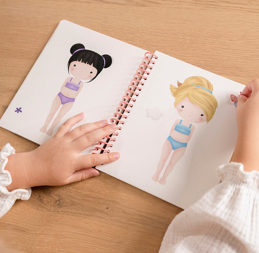 Feuilles d'autocollants du livre Rosa & Friends Little Dutch