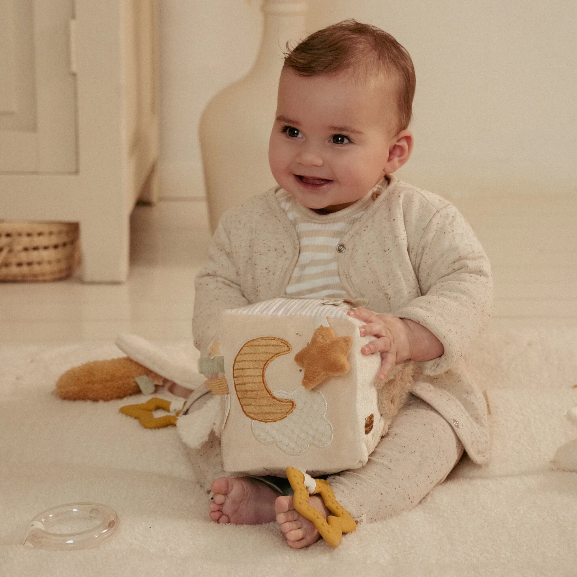 Cube d'activités Newborn Naturals beige, textures variées