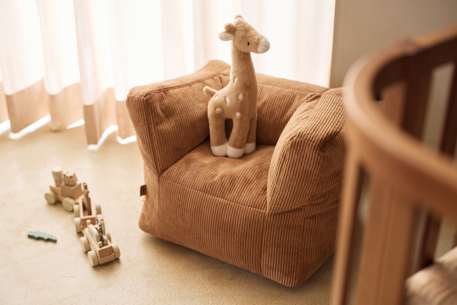 Peluche girafe Biscuit Jollein en déco