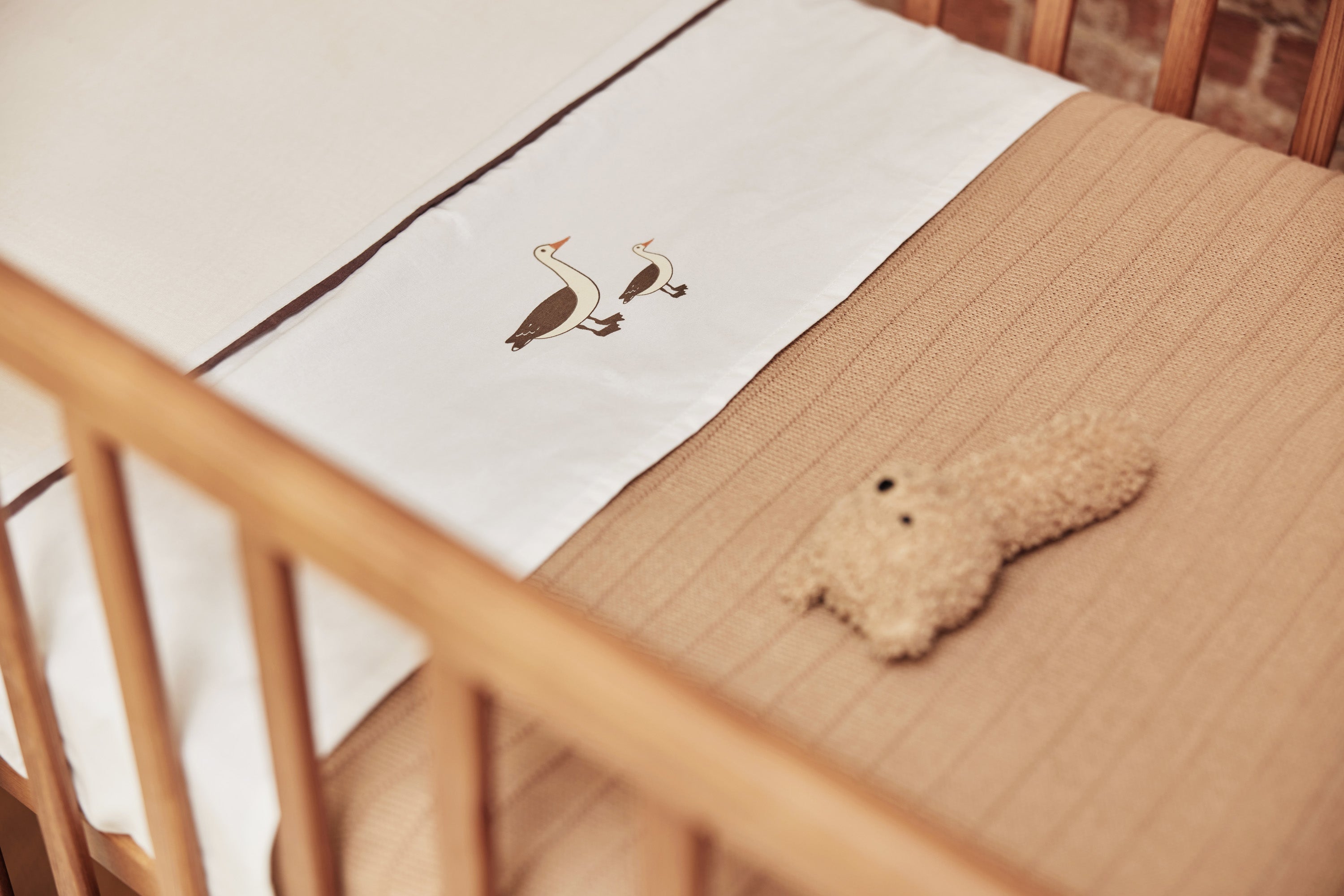 Hochet Teddy Bear Biscuit Jollein lifestyle