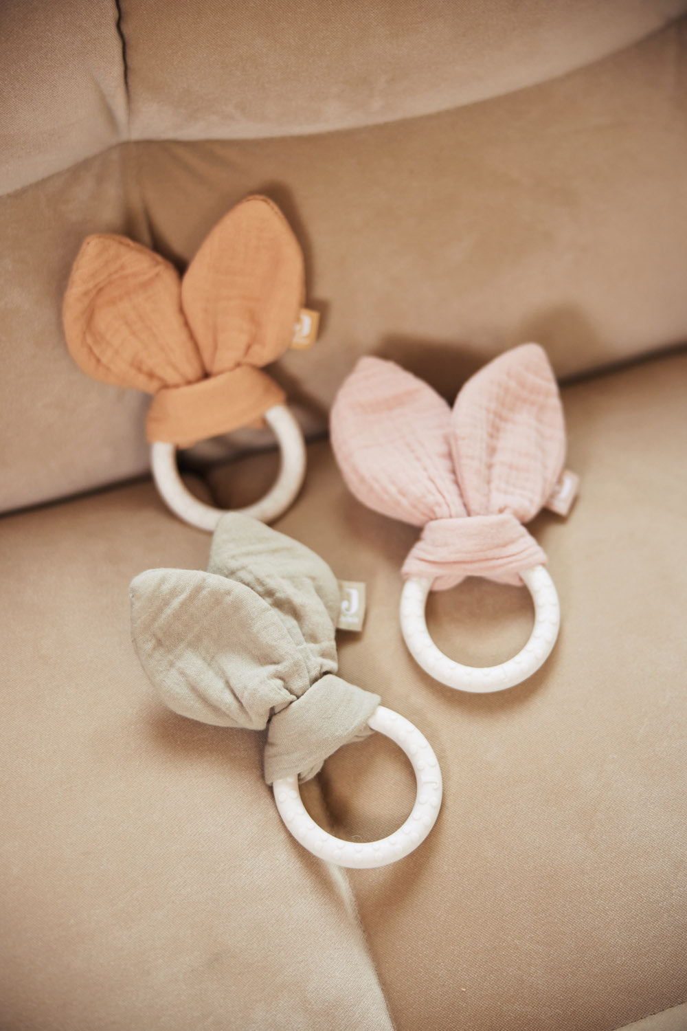 Bébé avec anneau de dentition Bunny Ears