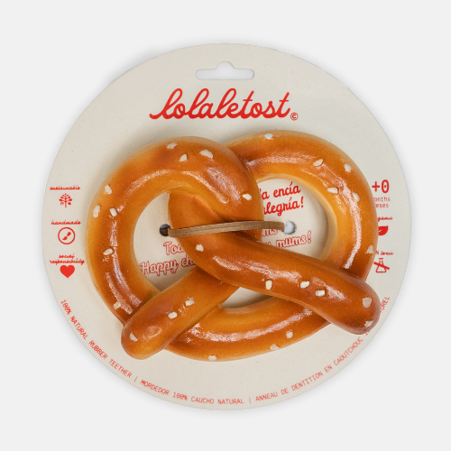 Bébé jouant avec l'anneau de dentition Pepe le Pretzel Lolaletost
