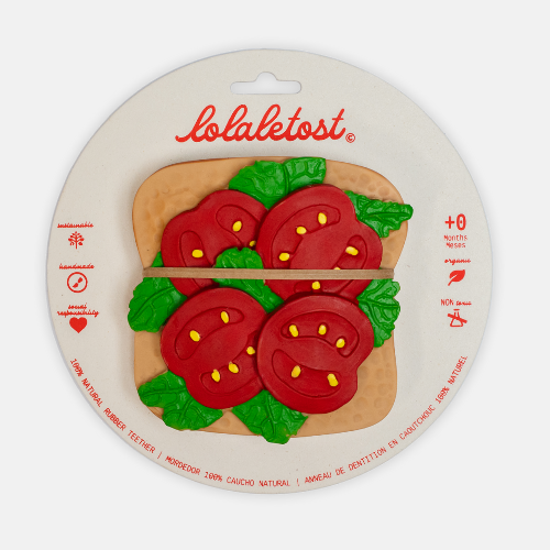 Bébé jouant avec l'anneau de dentition tartine à la tomate Lolaletost