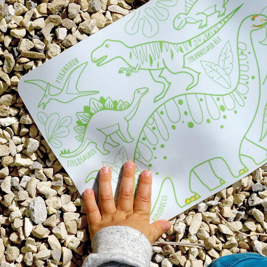 Mini set Dino Super Petit en cours de coloriage