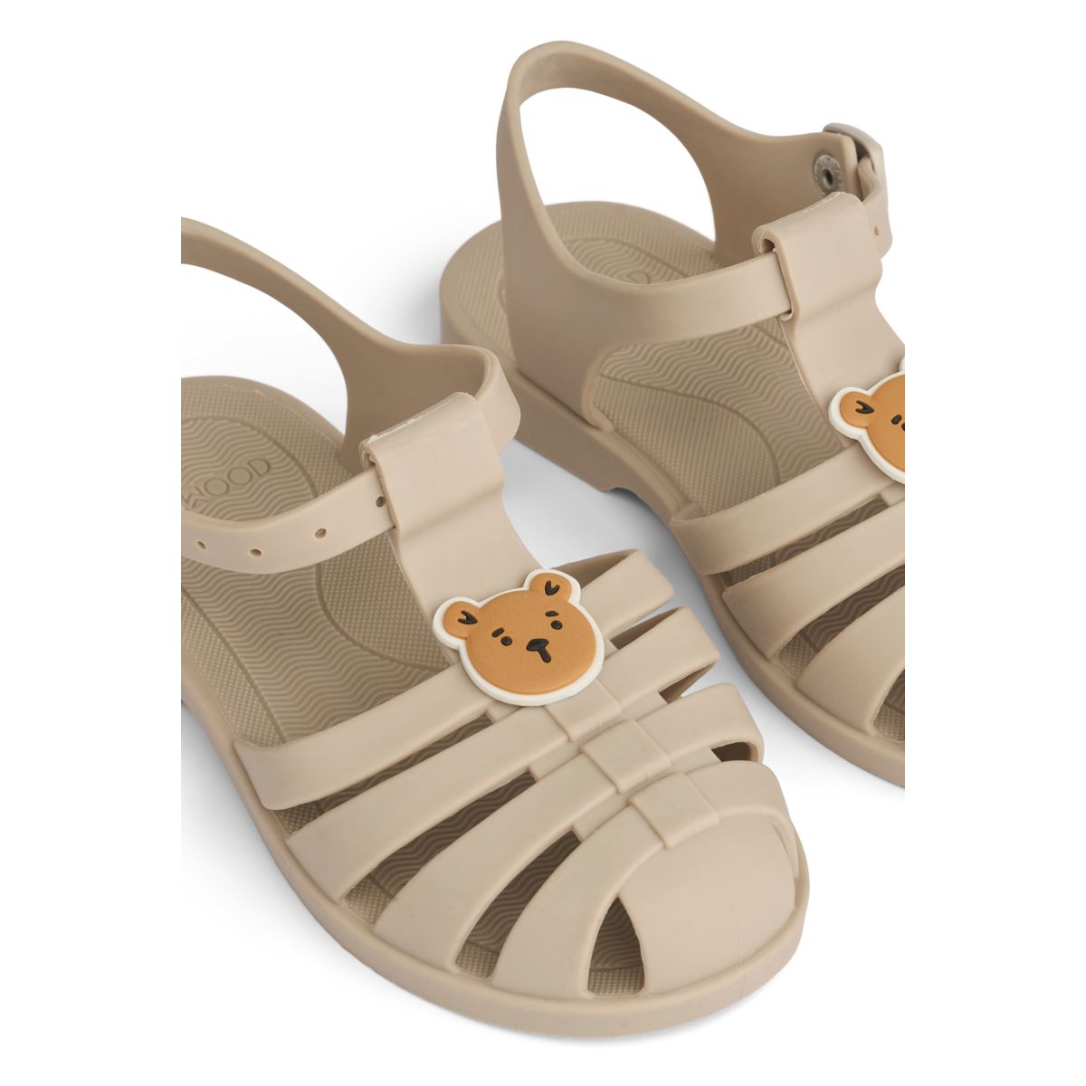Sandales Bre Liewood ourson sable portées par un enfant