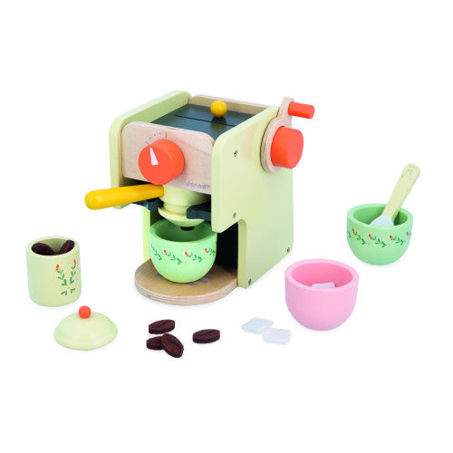 Enfant jouant avec la machine à café Mamie Soleil Janod