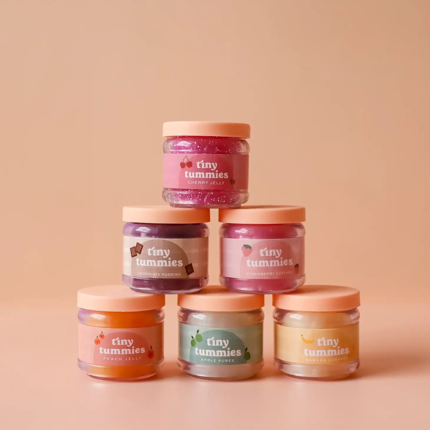 Enfant jouant avec le petit pot magique Banane Tiny Harlow