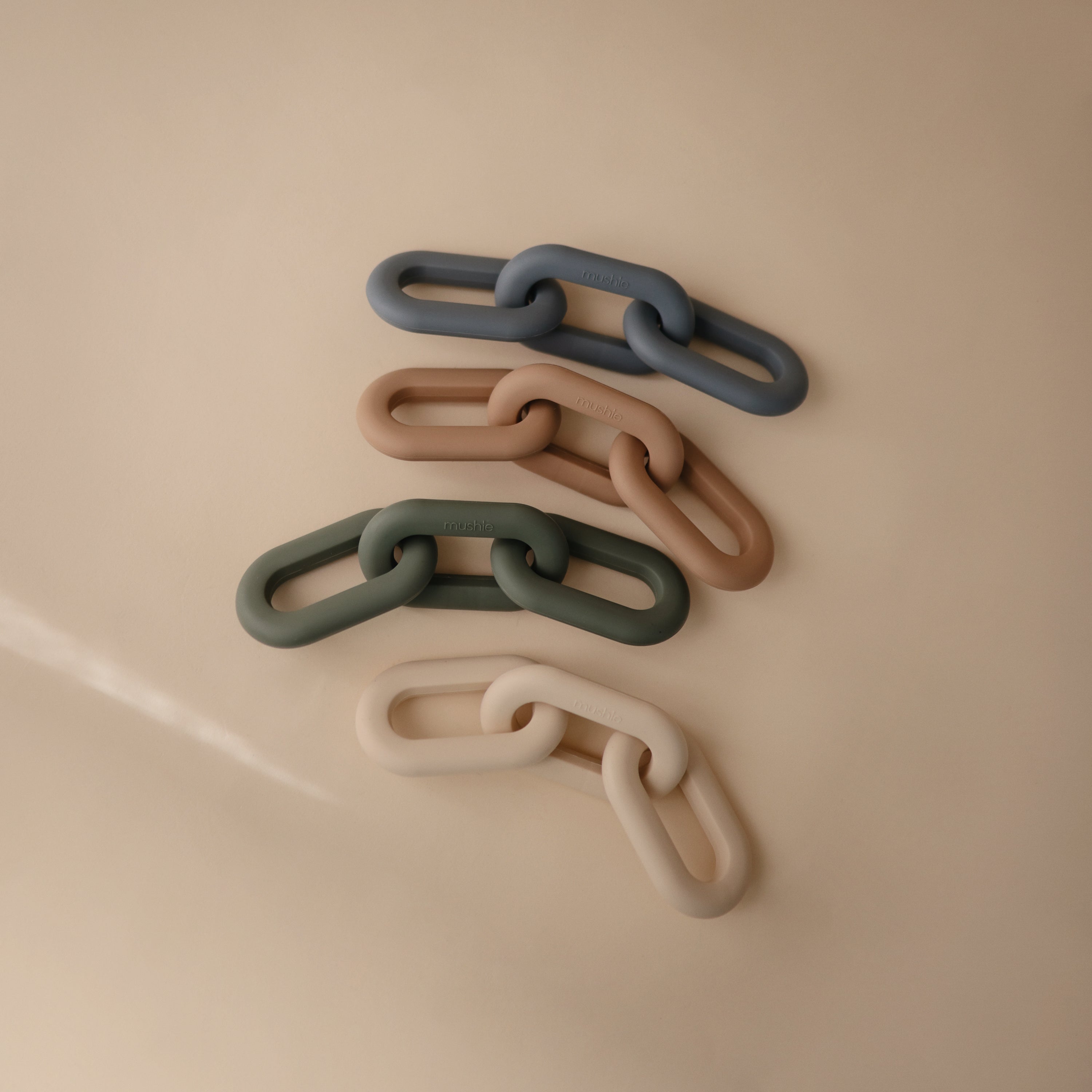 Anneaux de dentition Maillons Mushie en plusieurs coloris