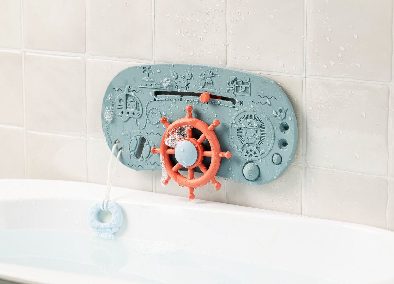 Jack le lion pirate sur le panneau de bain Lilliputiens
