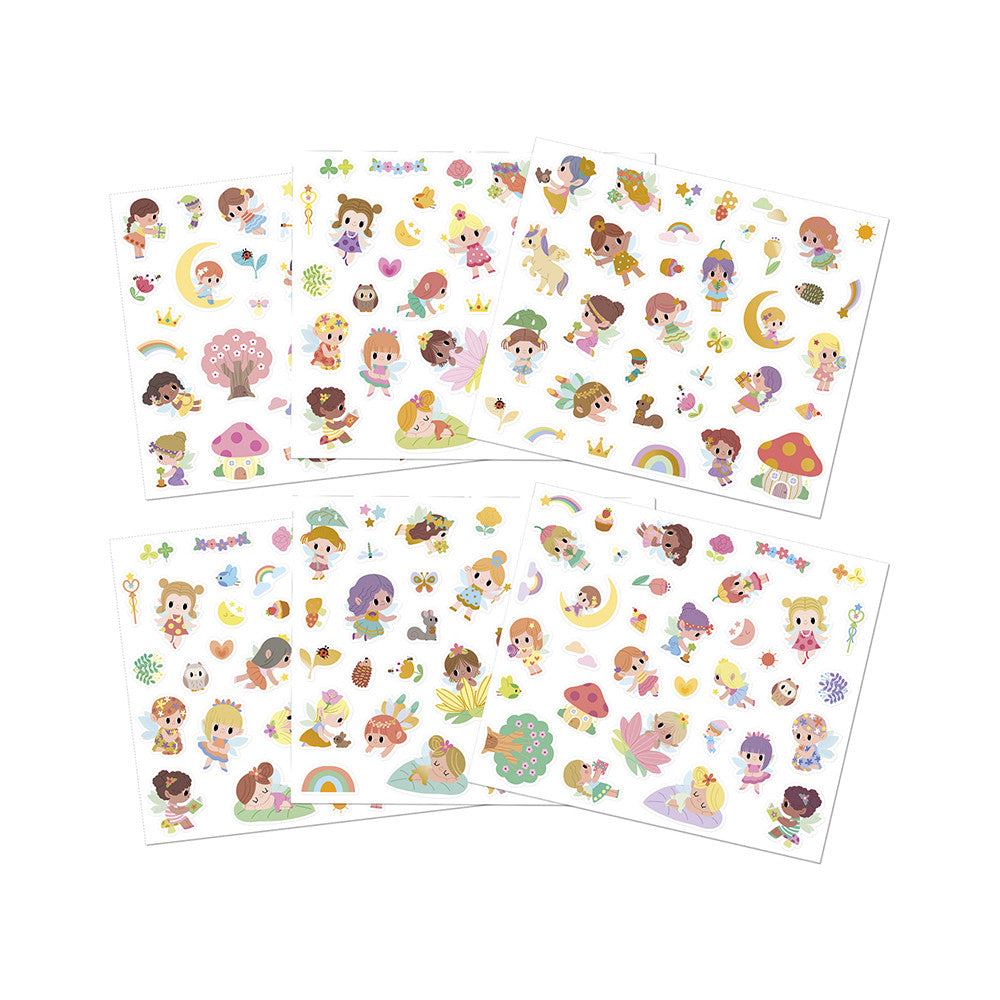Enfant décorant un dessin avec les stickers fées Janod