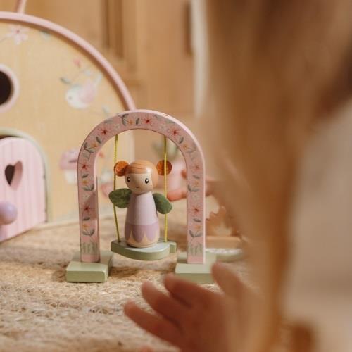 Maison de poupée Fairy Garden dans une chambre d'enfant