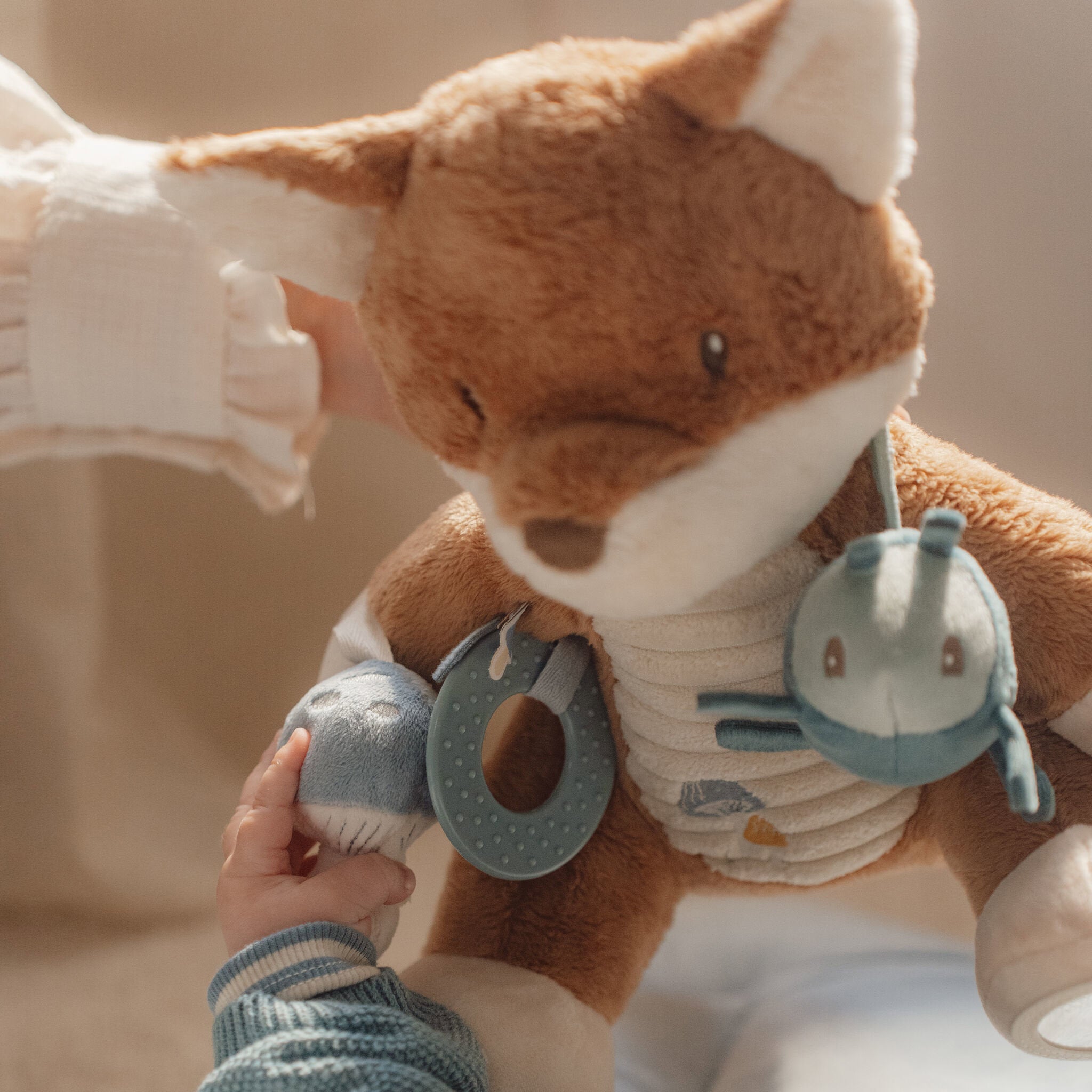 Peluche d'activités renard Forest Friends, ambiance chambre bébé