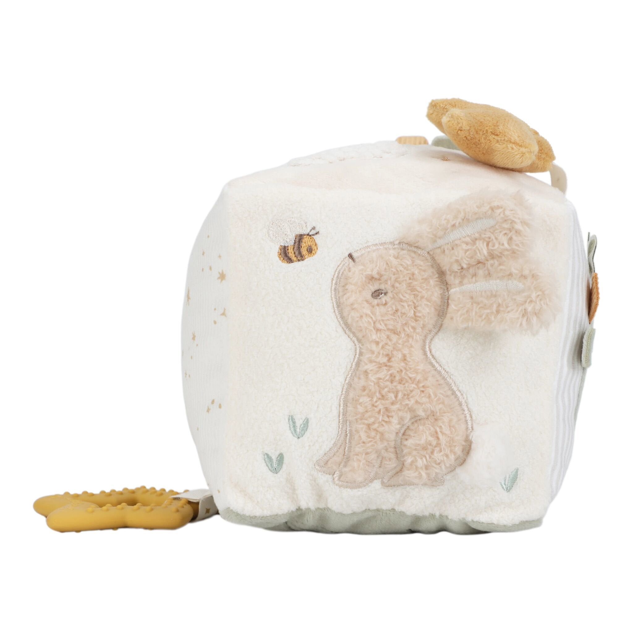 Bébé jouant avec le cube d'activités Newborn Little Dutch