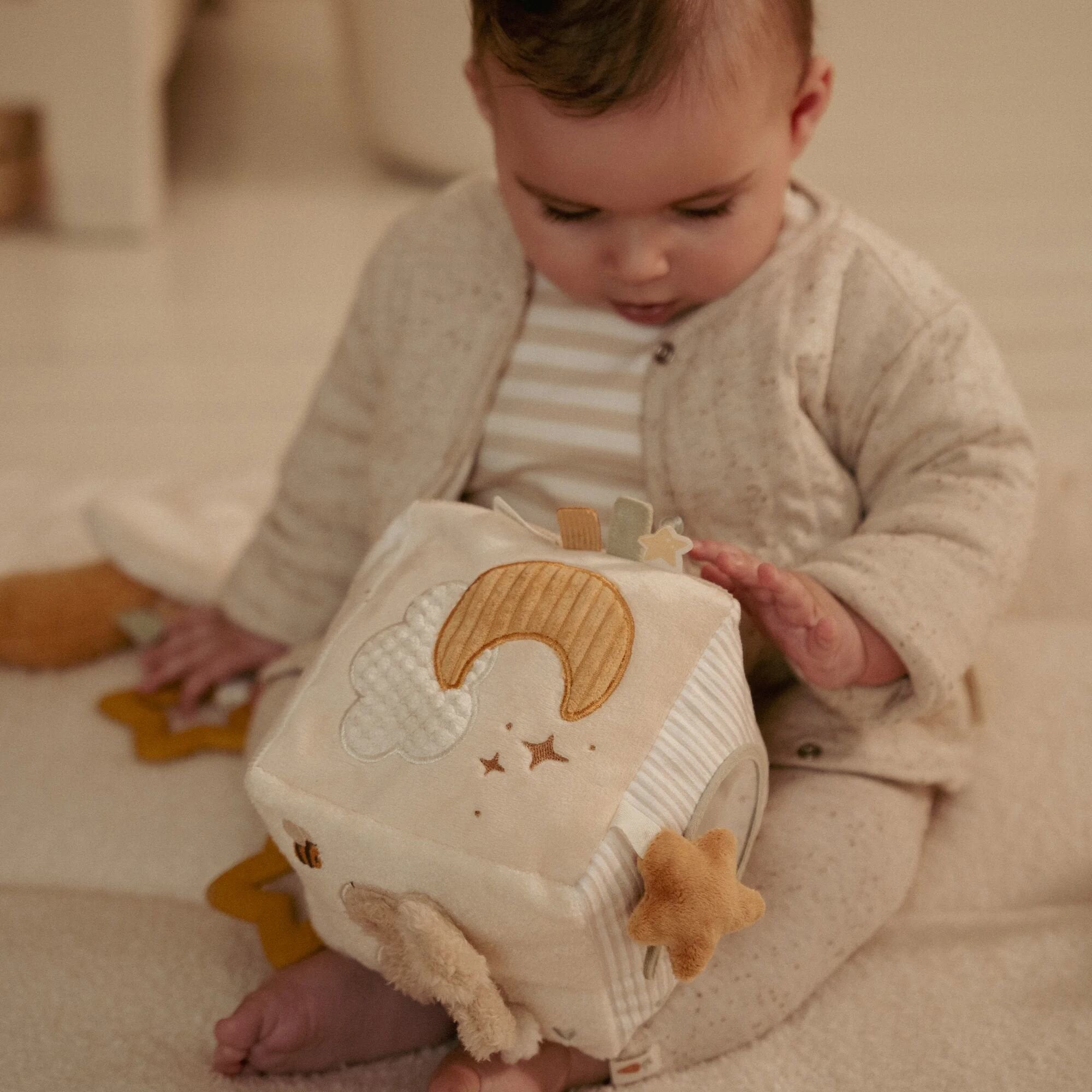 Cube d'éveil Newborn Naturals, ambiance chambre bébé
