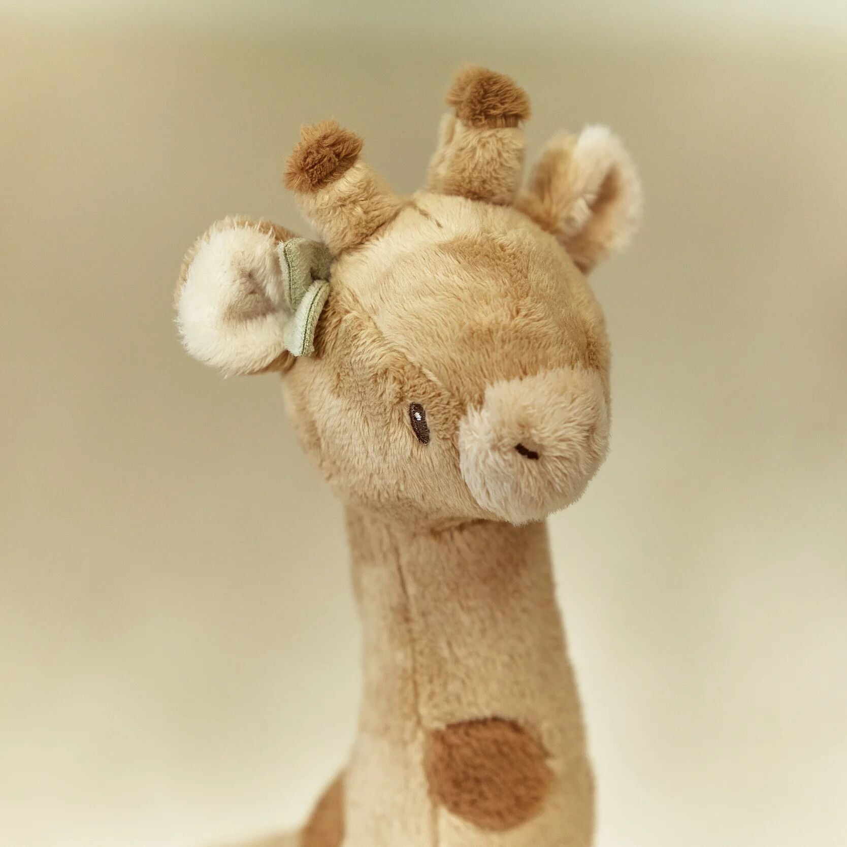 Doudou girafe Little Dutch coloris jaune tendre