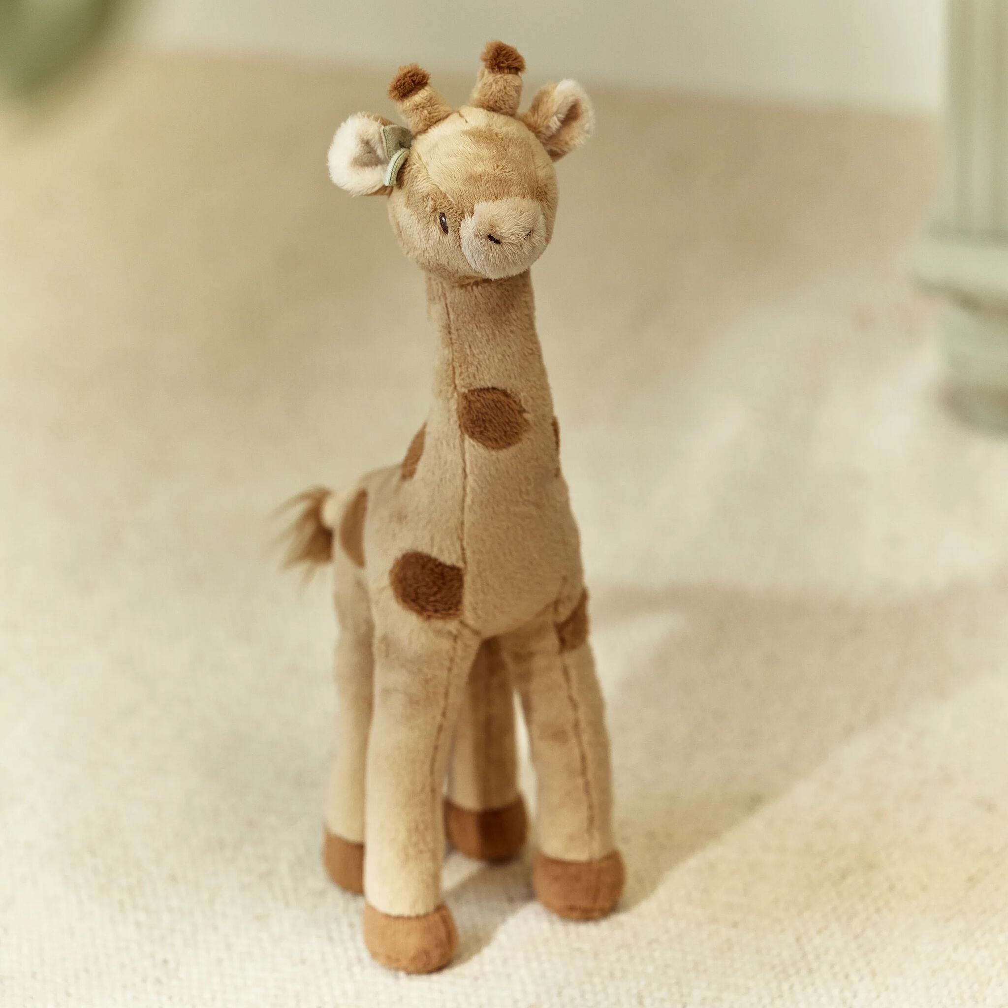 Girafe en peluche Little Dutch vue de dos