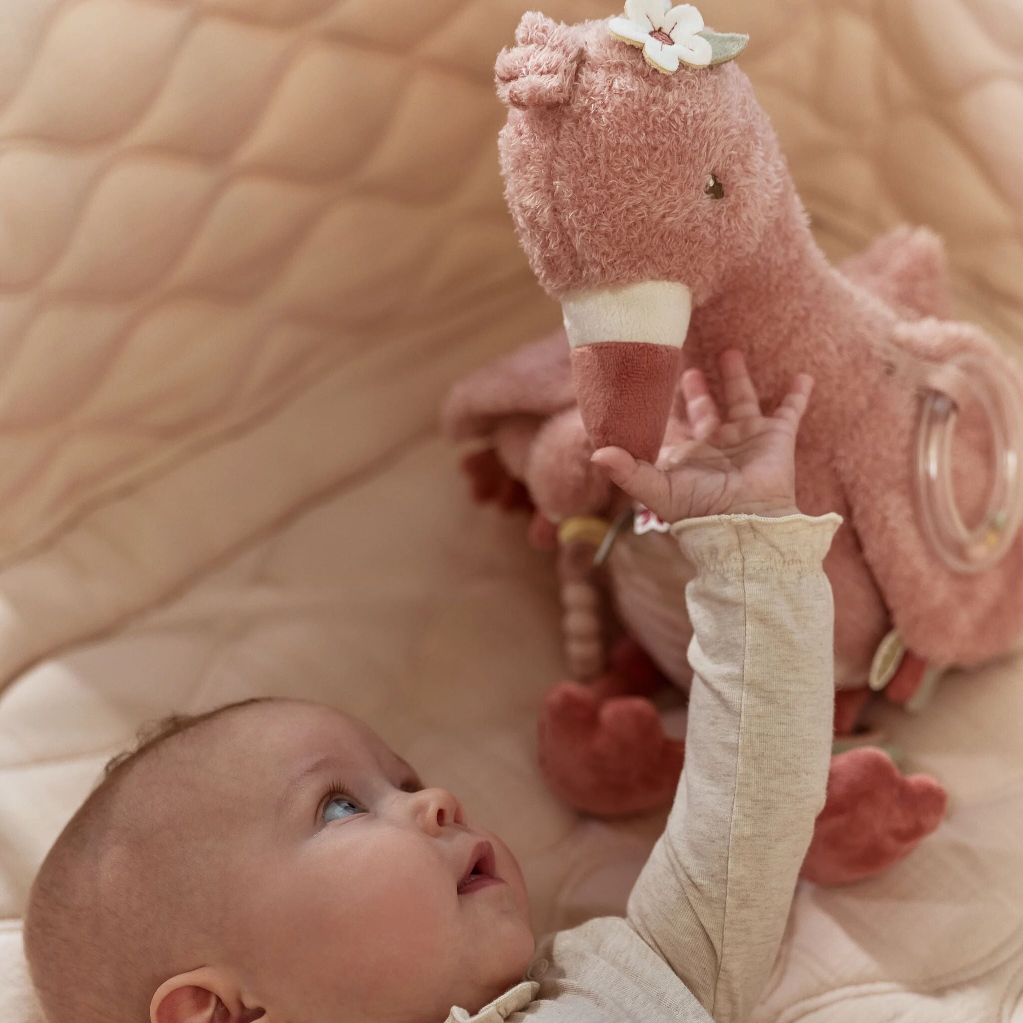 Miroir intégré de la peluche d'activités Flamant rose Little Dutch