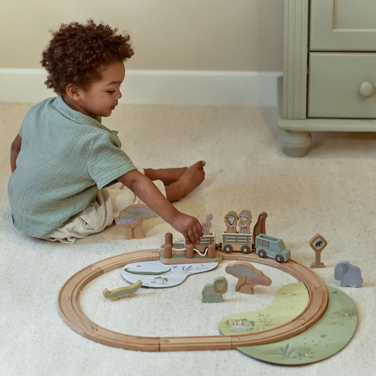 Circuit Safari Friends en situation de jeu dans une chambre d'enfant