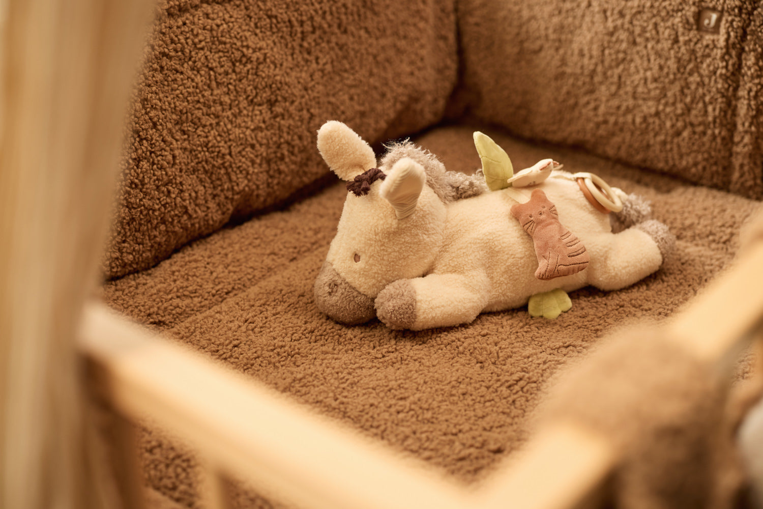 Peluche d'éveil Donkey Dinky Jollein, doudou et jouet sensoriel