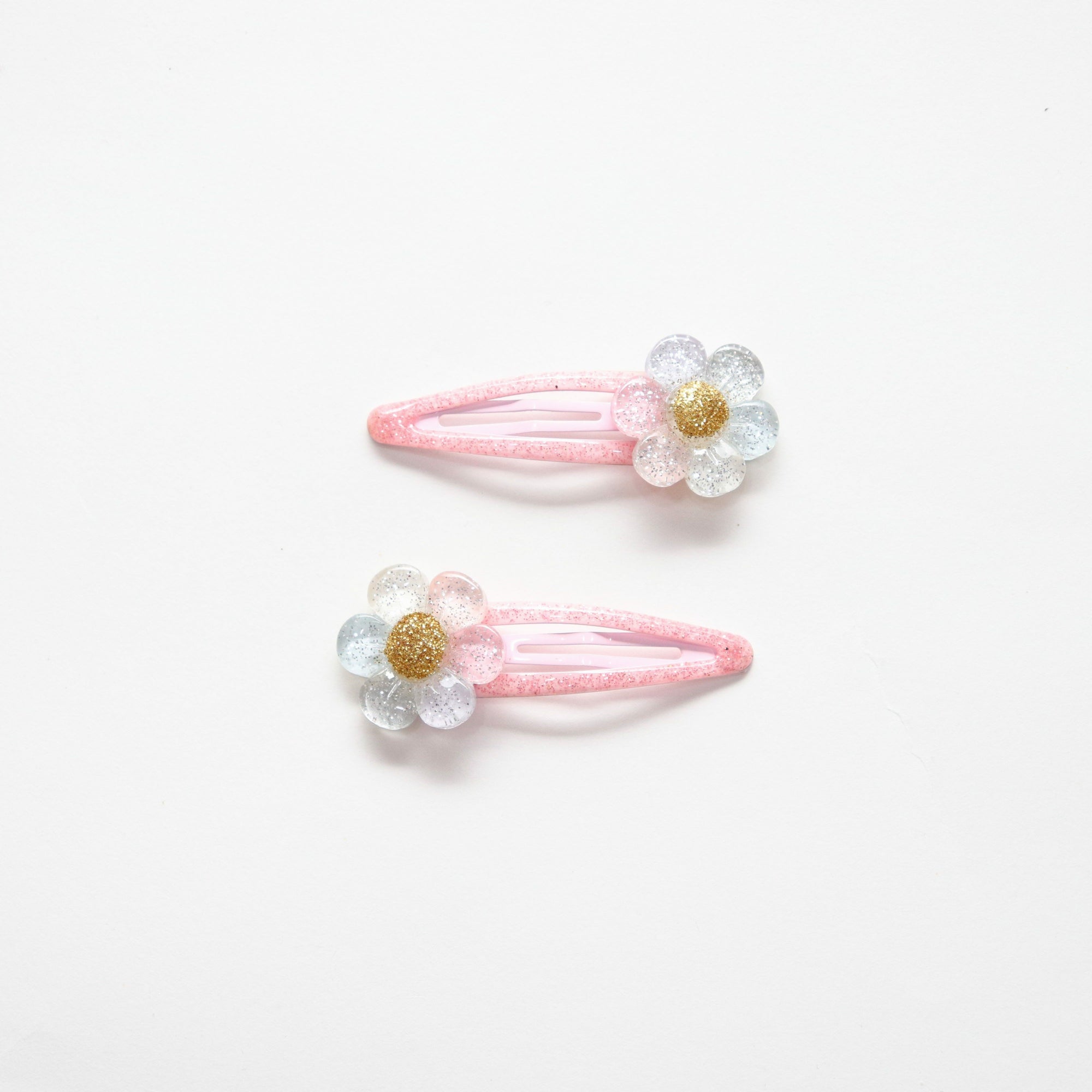 Barrettes marguerites Daisies Yuko B. détail des fleurs irisées