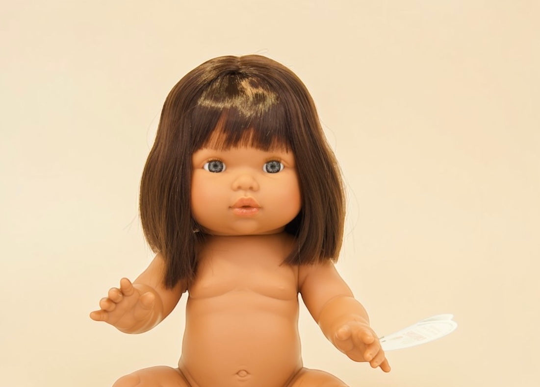 Poupée métisse Vic Mini Colettos au carré brun et aux yeux bleus, vendue nue