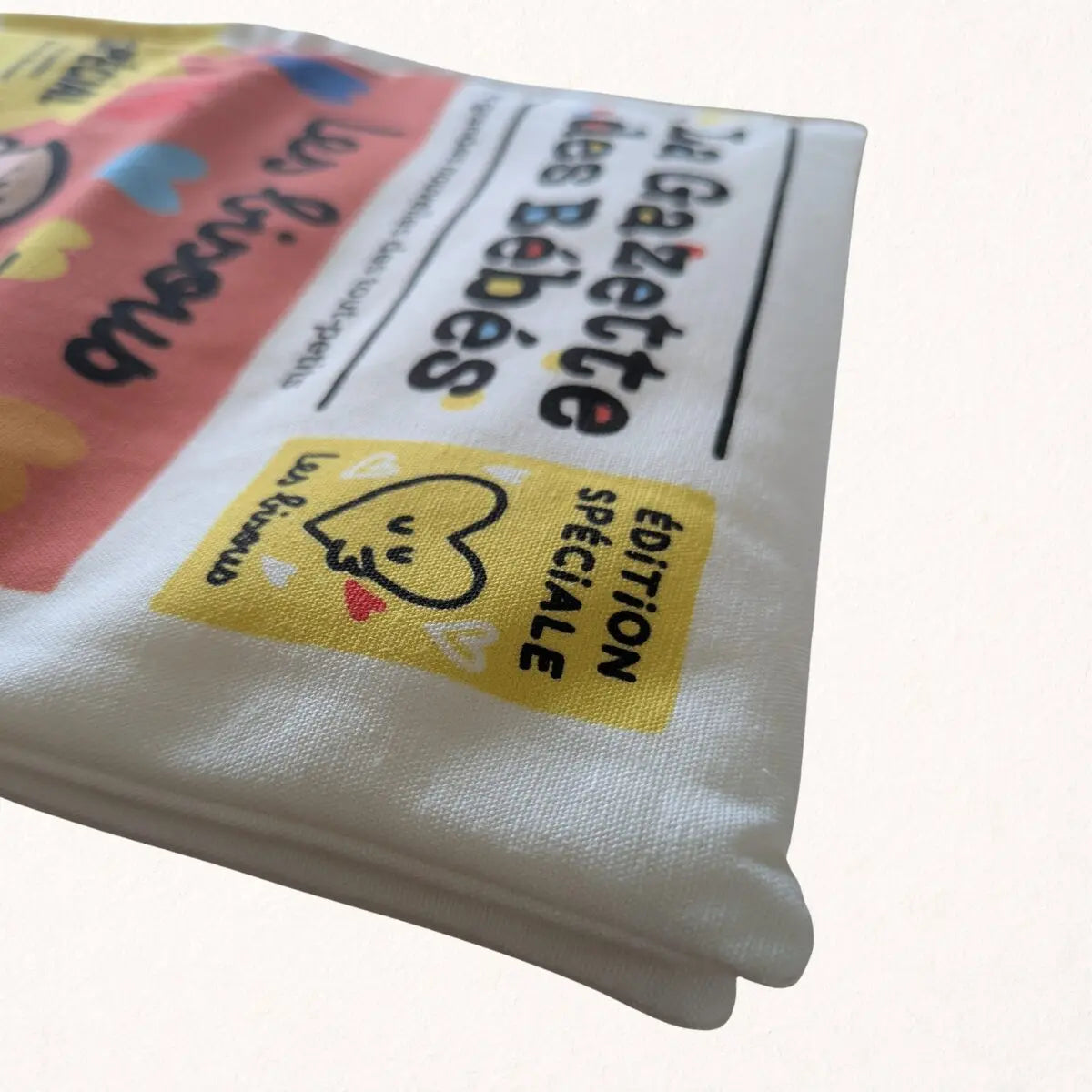 Pages en coton recyclé crépitantes de la gazette des bébés Les bisous