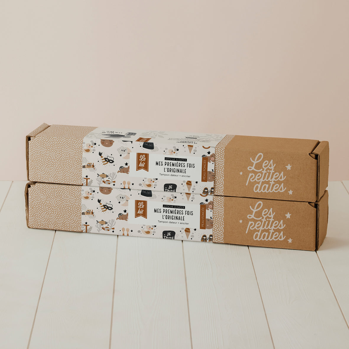 Coffret affiche Mes premières fois peau foncée avec tube, tampon et encrier