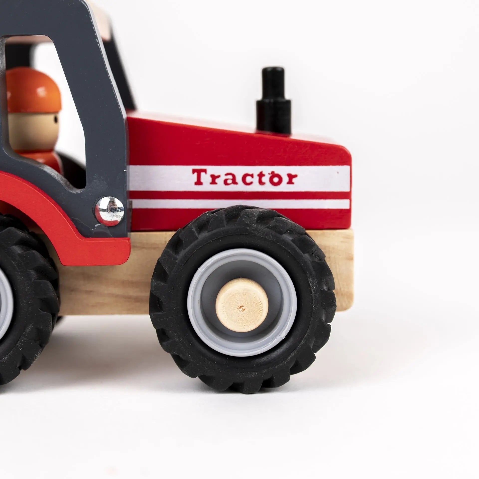 Tracteur en bois vu de profil