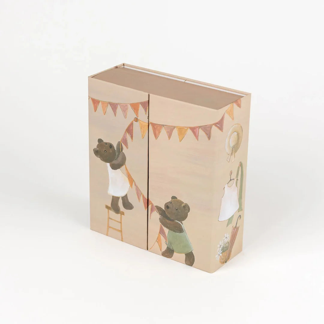 Armoire en bois avec ourson