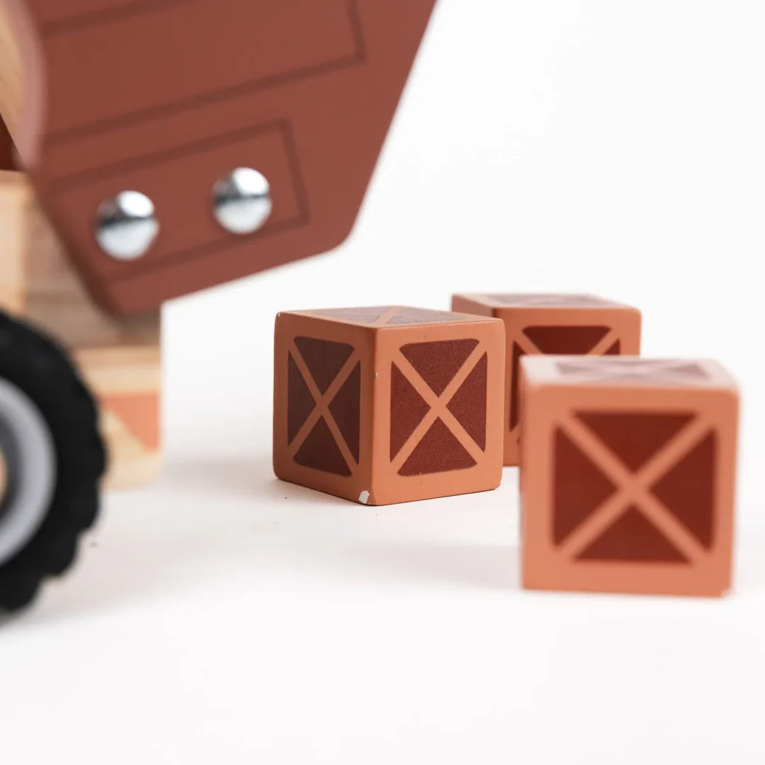 Grand camion benne en bois