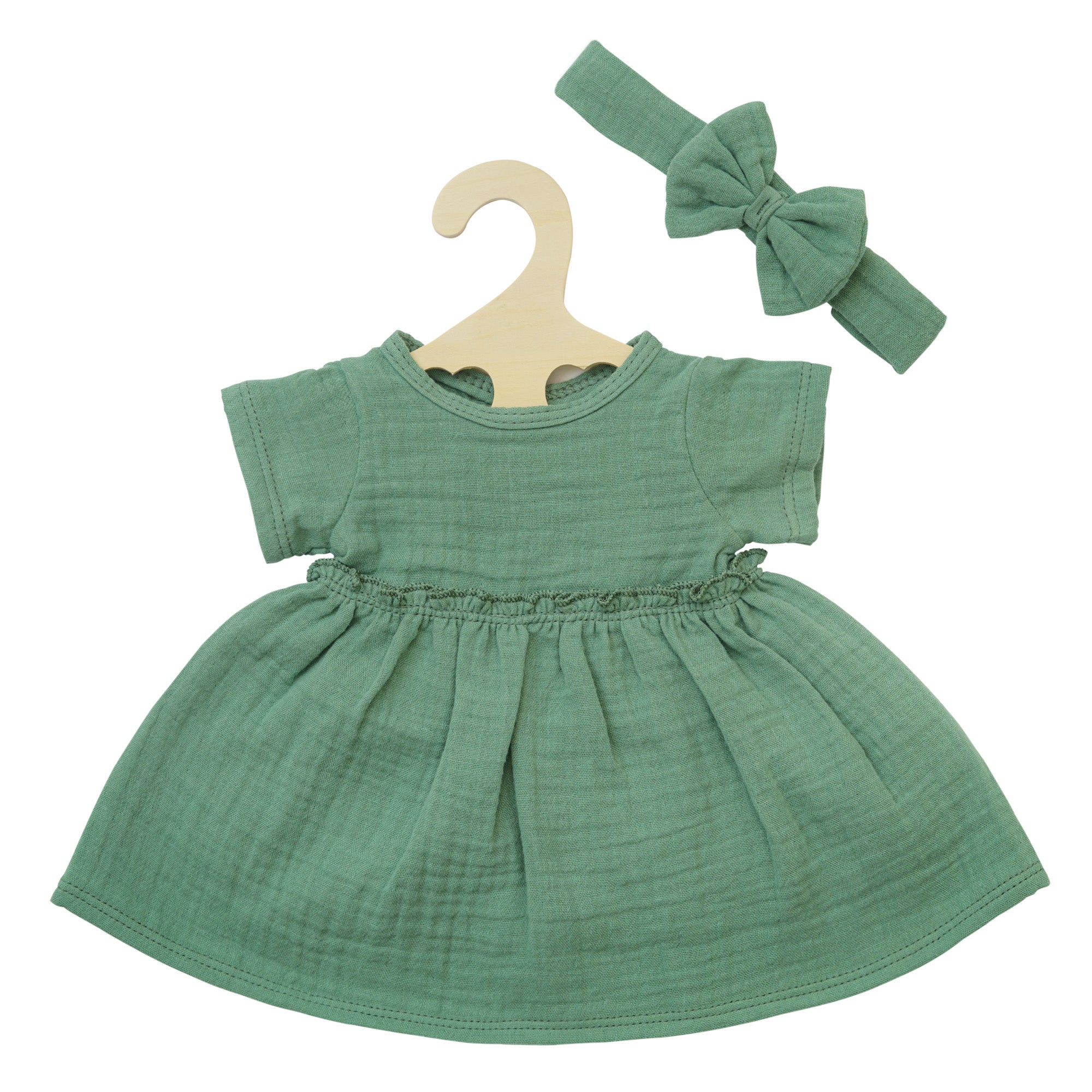 Robe en mousseline bio vert sauge avec bandeau Heless sur cintre