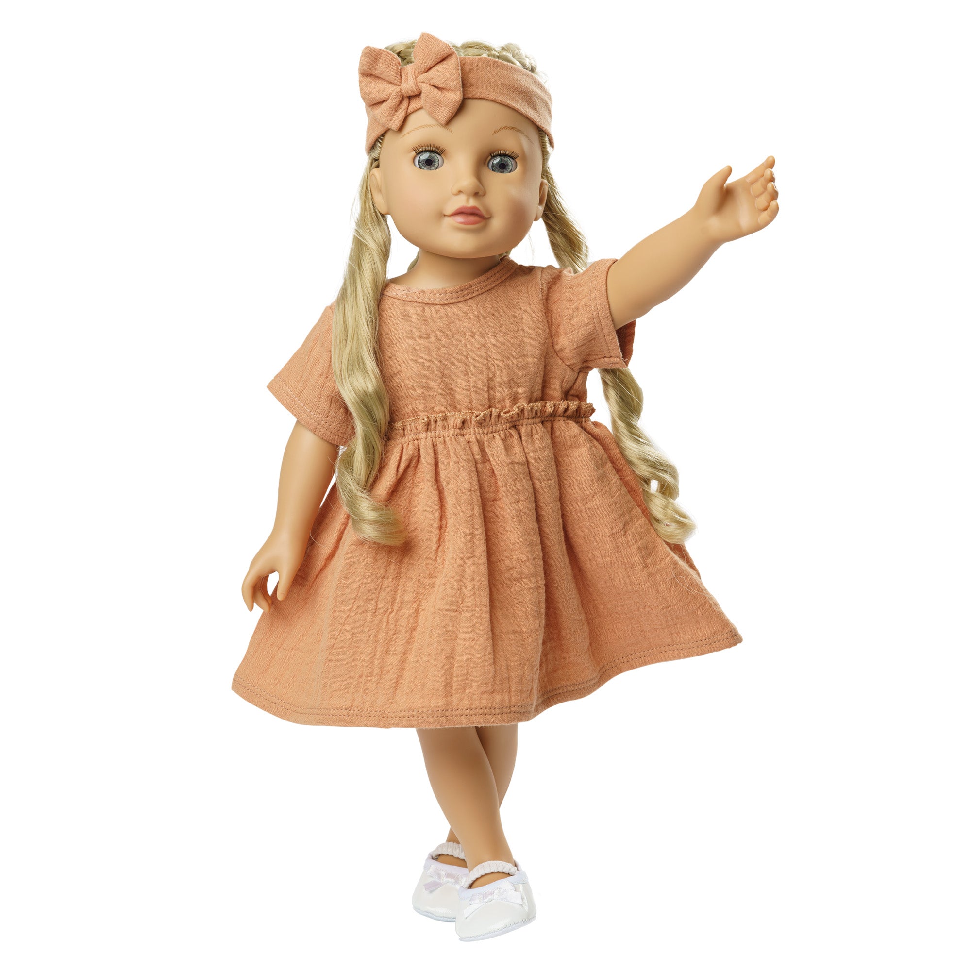 Poupée debout en robe caramel avec bandeau assorti