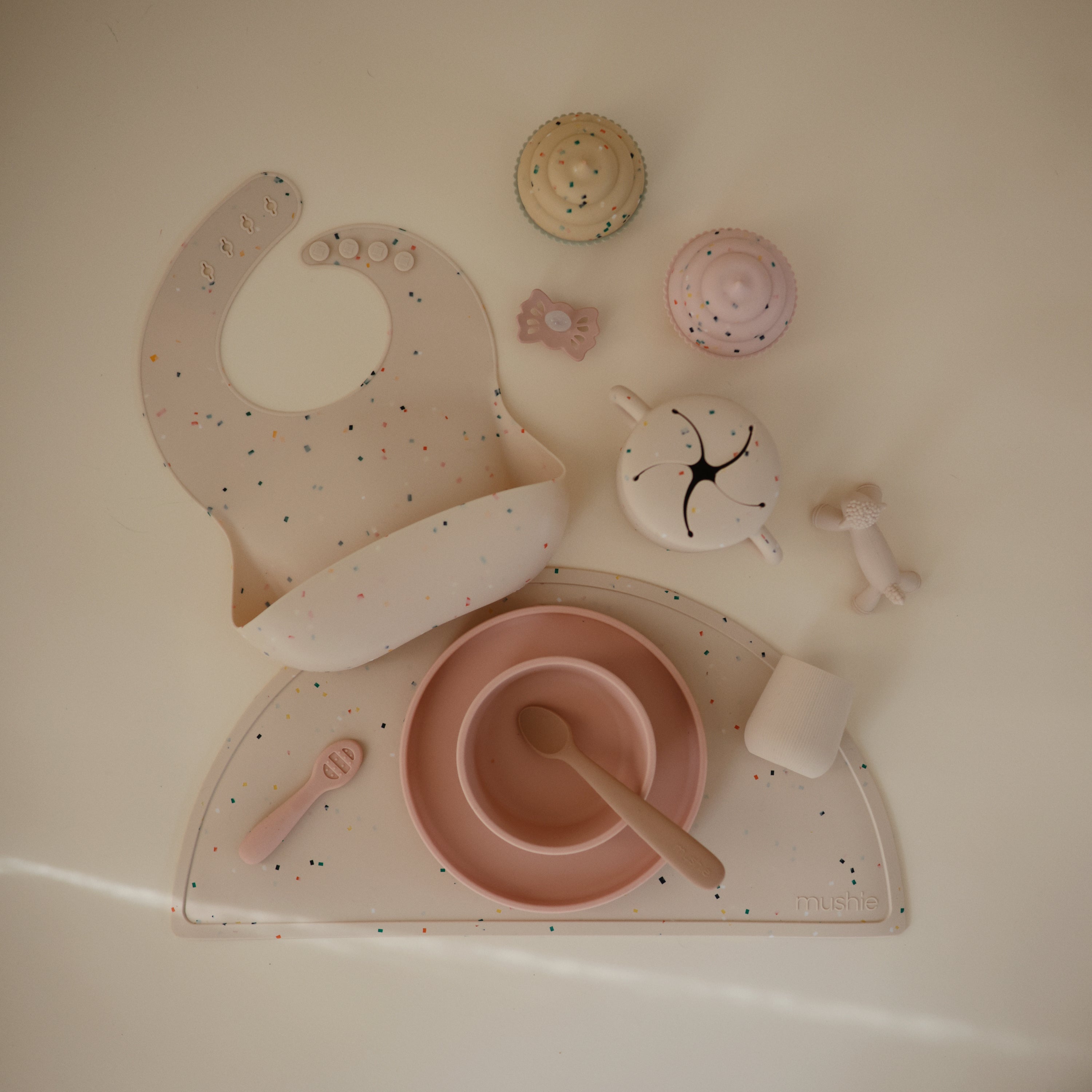 Set de table Mushie moucheté avec vaisselle assortie